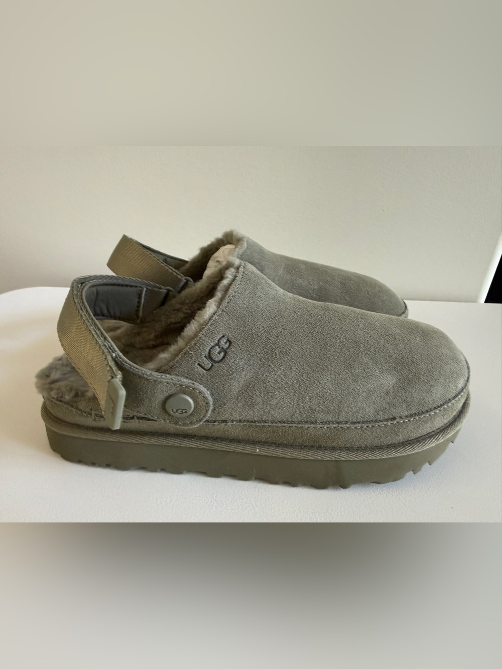 UGG Goldenstar Cozy Clog Shoes Women's Size 9 Moss Green